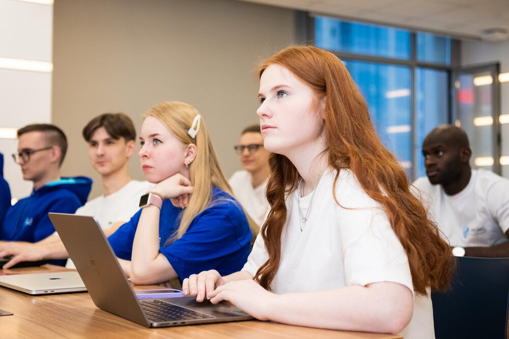 На изображении студенты Университета МИСИС