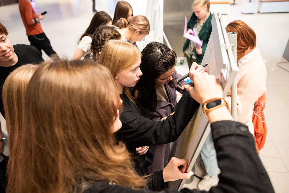 На изображении члены Художественного клуба