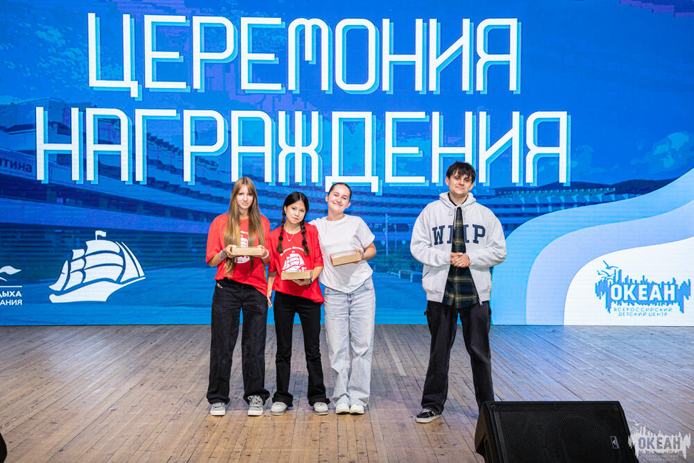 На изображении участники проектной смены Университета науки и технологий МИСИС «Мир материалов. Конструкционные материалы»