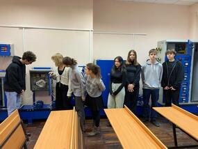 На изображении участники  предпрофессиональных каникул в НИТУ МИСИС