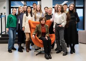 Преподаватели НИТУ МИСИС со студентами