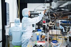 Ученые НИТУ МИСИС за работой