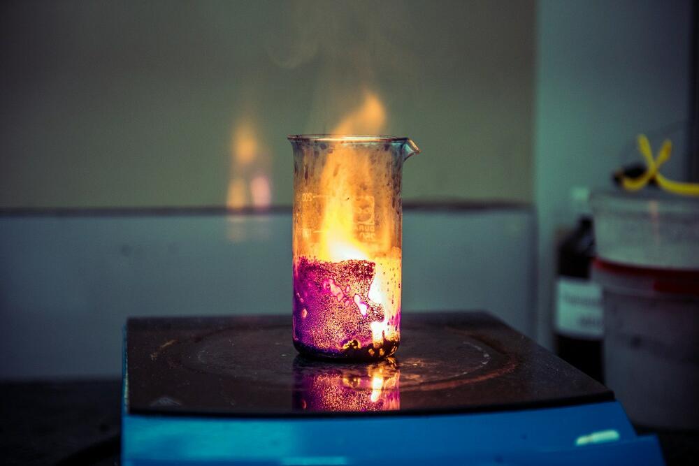 Процесс синтеза нового катализатора в лаборатории НИТУ МИСИС